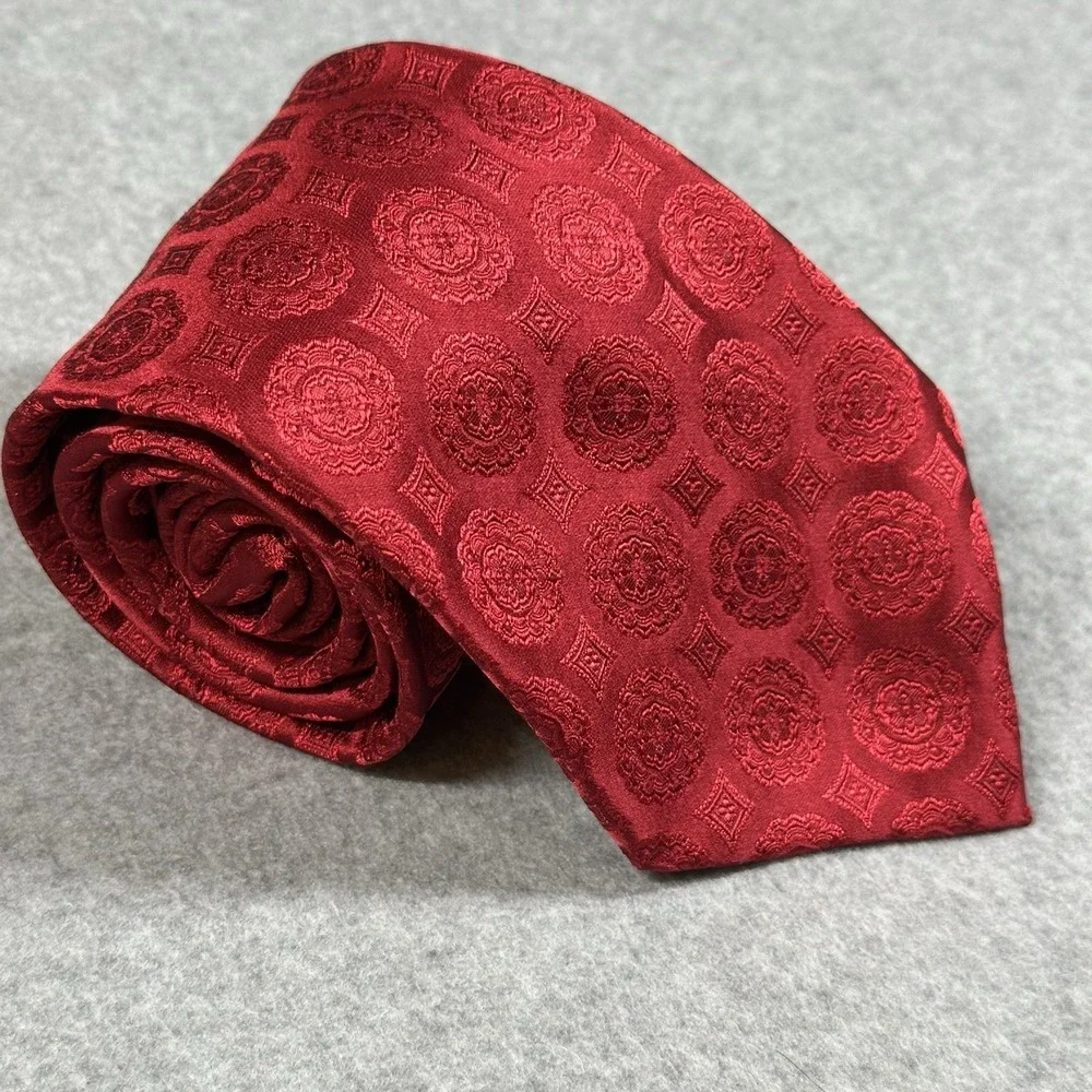 Donald J Trump Signature Collection Red Silk Medallion Power Tie Mens 58x3.75in